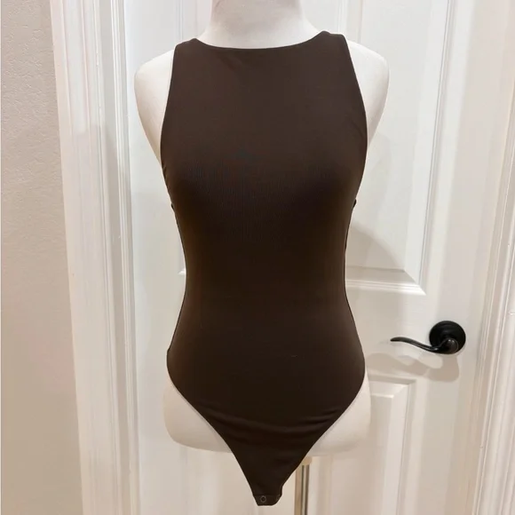 Aritzia Babaton Sleek Brown Sleeveless Bodysuit Medium - Picture 2 of 9